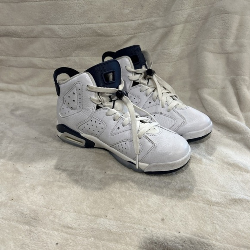 Nike Air Jordan Retro 6 Midnight Navy GS size 5Y K0104